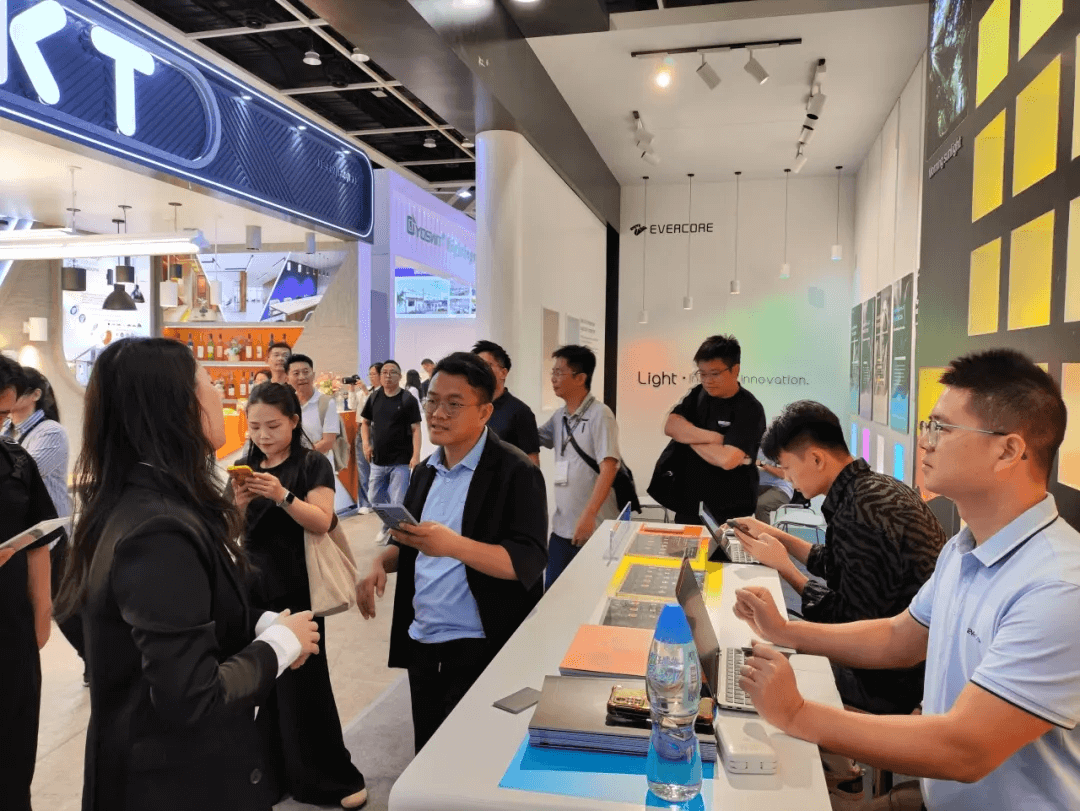 Gathering in Hong Kong·Excellent look back